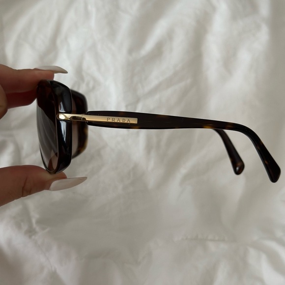 PRADA TORTOISE SHELL SUNNIES 🕶️ - Picture 2 of 4